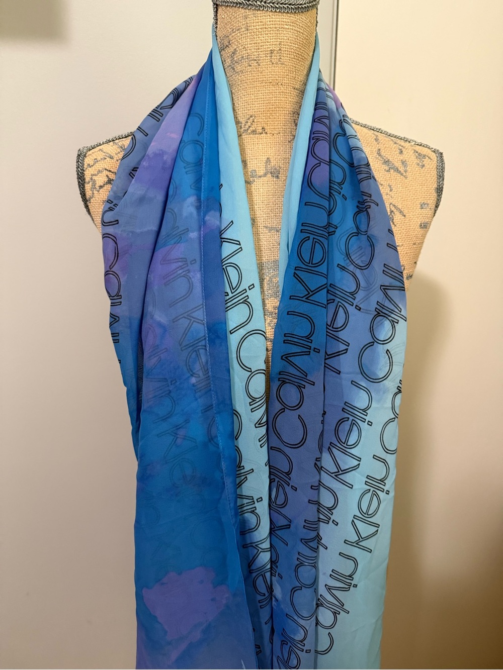 Calvin Klein Gradient Blue Logo Wrap